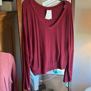 Auden Ribbed V-Neck Top in Deep Red
